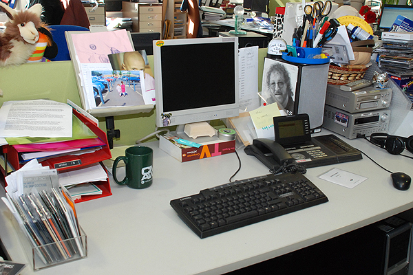 desk-250909-600.jpg